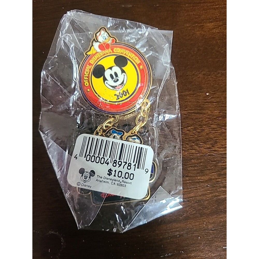 OFFICIAL 2001 DISNEYANA CONVENTION “Family Reunion” Dangle Pin Limited Edition